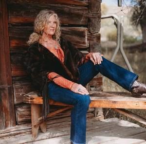 Meet your Posher, Tekla